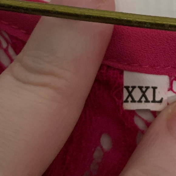 💖Really Pretty Sleeveless Pink Blouse W/ Lace and Bow Embellishments In Back💖 - Picture 5 of 8